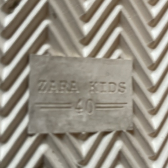 FREE WITH PURCHASE ZARA SHOES - Picture 4 of 4